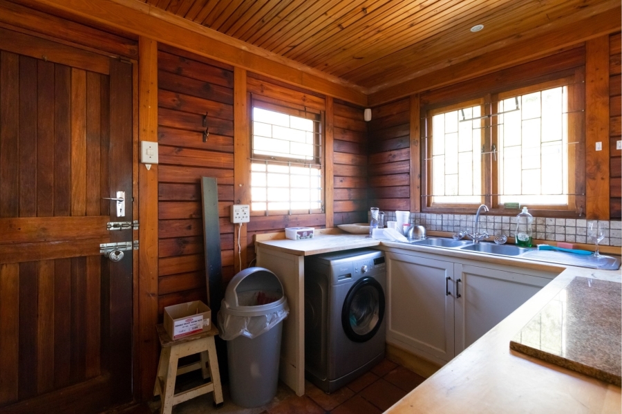 6 Bedroom Property for Sale in Capri Western Cape